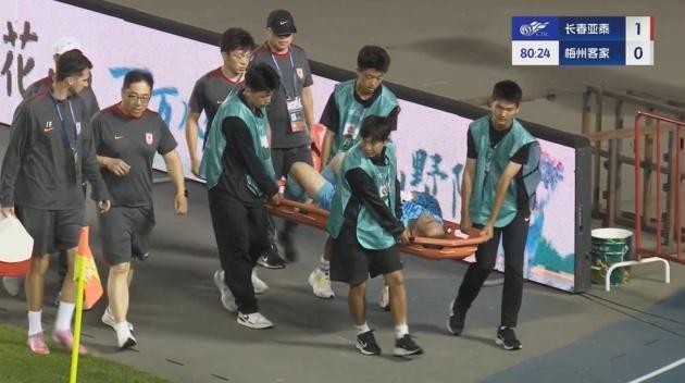 抬离球场, 奥马尔森近